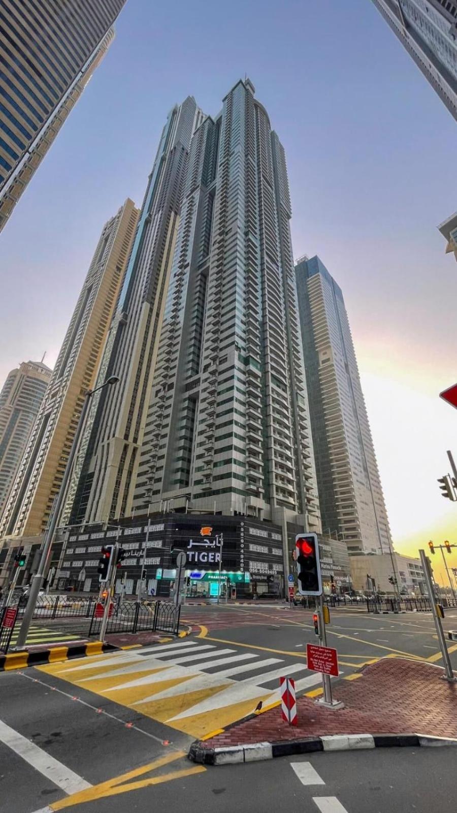 High Floor With City Skyline & Burj Khalifa View 3 Bedroom Unit Marina ドバイ エクステリア 写真